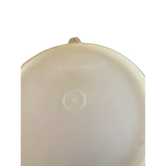 Vintage Tupperware Sheer Clear Canister, 265 with Lid - 2-1/2 Quarts - Picture 3 of 6